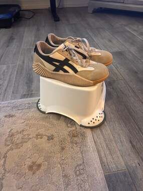 De Florance Sneakers Size 6.5 Beige Navy